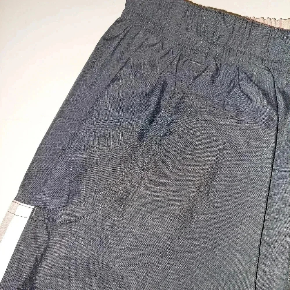Vintage Nylon Dark gray Adidas Shorts. Size Medium. excellent condition. - Picture 4 of 9
